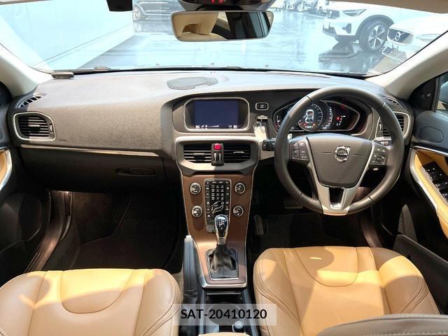 Volvo V40 2019-02 8691001-1
