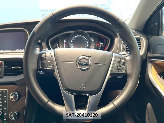 Volvo V40 2019-02 8691001-10
