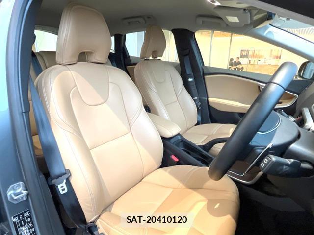 Volvo V40 2019-02 8691001-11