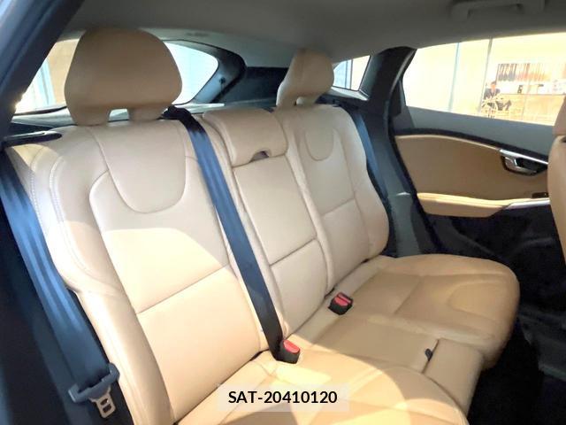 Volvo V40 2019-02 8691001-12