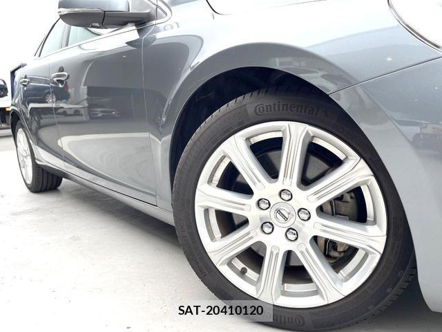 Volvo V40 2019-02 8691001-15