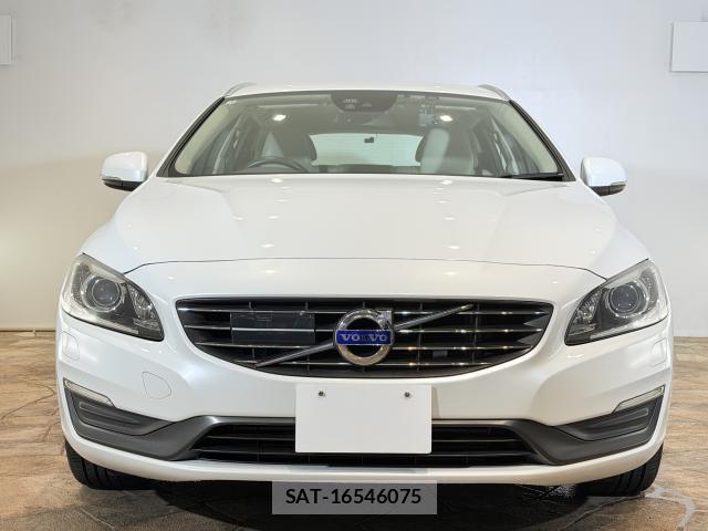 Volvo V60 2015-01 8690611-1