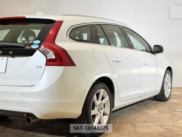 Volvo V60 2015-01 8690611-2