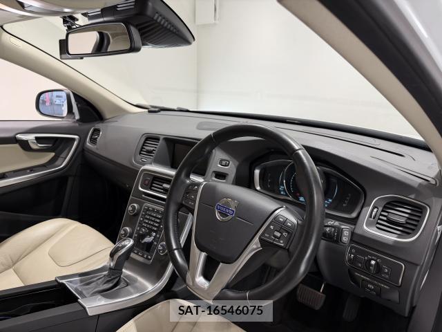 Volvo V60 2015-01 8690611-3