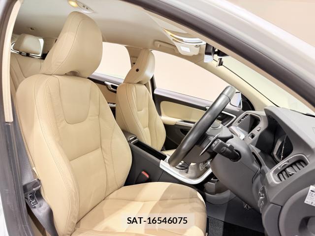 Volvo V60 2015-01 8690611-4