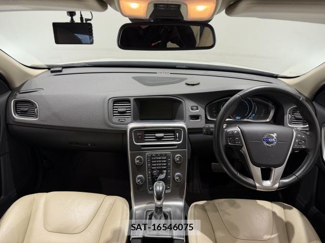Volvo V60 2015-01 8690611-5