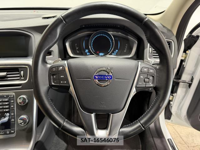 Volvo V60 2015-01 8690611-6