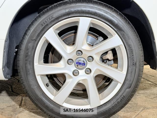 Volvo V60 2015-01 8690611-8