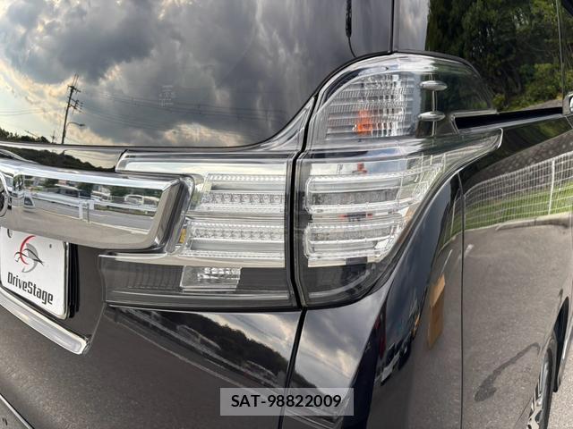 Toyota VELLFIRE 2017-06 8691587-17