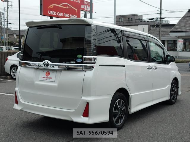 Toyota VOXY 2018-06 8690328-1