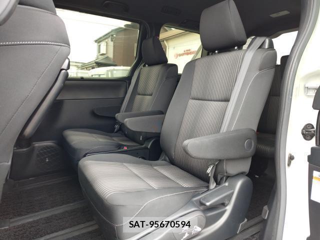 Toyota VOXY 2018-06 8690328-14
