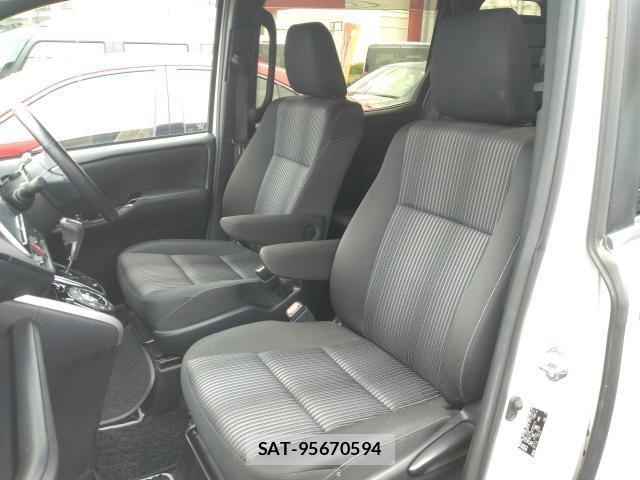 Toyota VOXY 2018-06 8690328-15