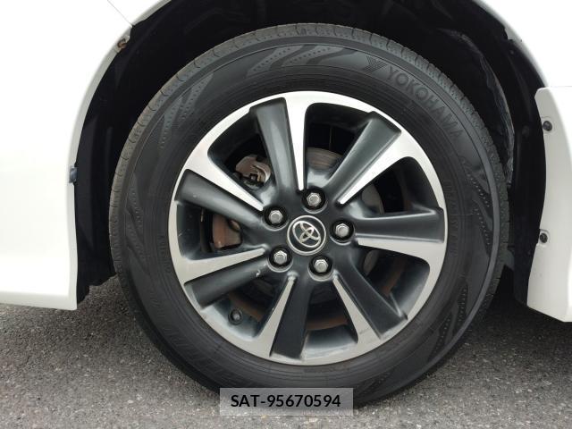Toyota VOXY 2018-06 8690328-17