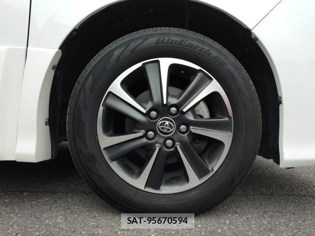 Toyota VOXY 2018-06 8690328-18