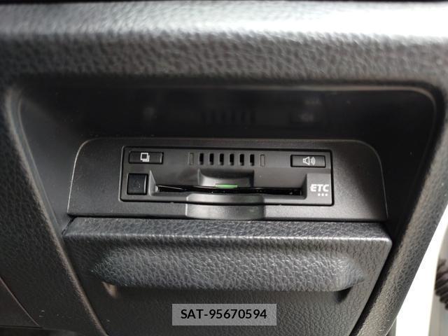 Toyota VOXY 2018-06 8690328-6