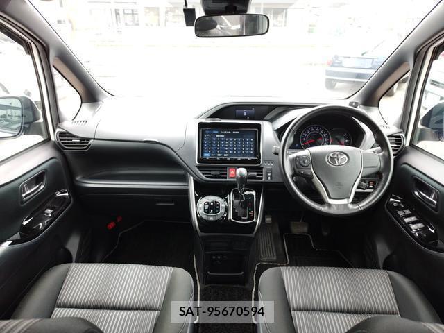Toyota VOXY 2018-06 8690328-9