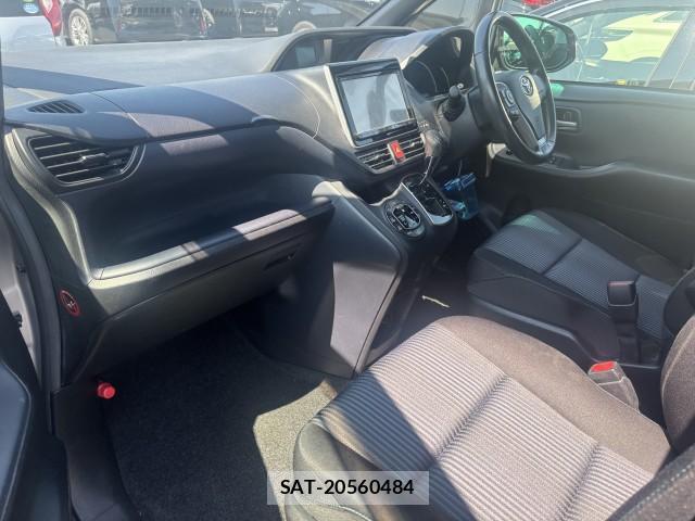 Toyota VOXY 2014-06 8690608-2