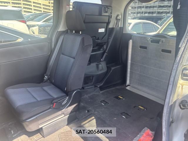 Toyota VOXY 2014-06 8690608-4