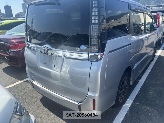 Toyota VOXY 2014-06 8690608-6