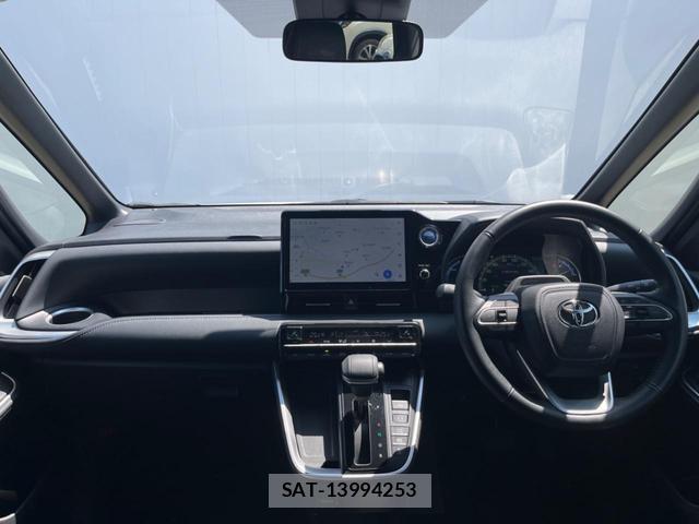 Toyota VOXY 2023-07 8690685-1