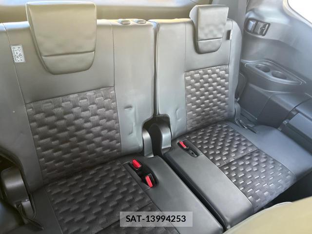 Toyota VOXY 2023-07 8690685-10