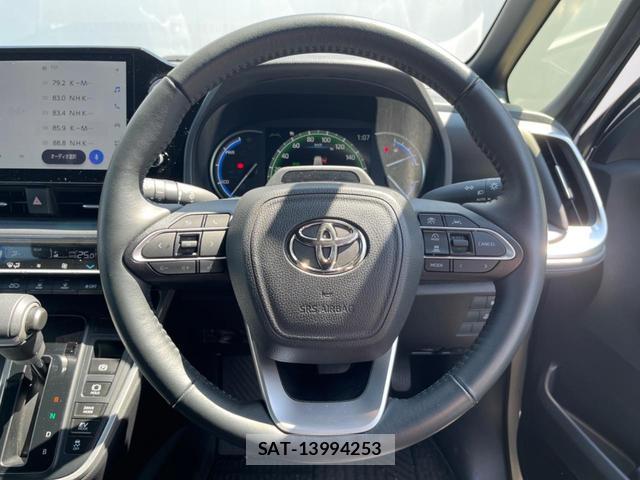 Toyota VOXY 2023-07 8690685-12
