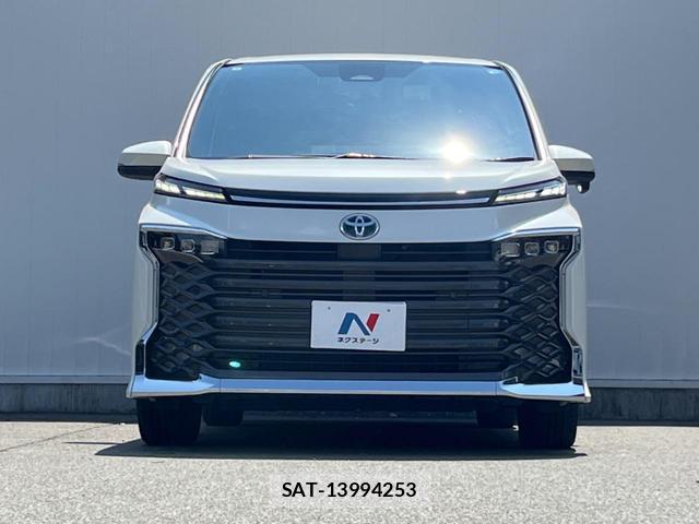 Toyota VOXY 2023-07 8690685-15