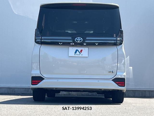 Toyota VOXY 2023-07 8690685-16