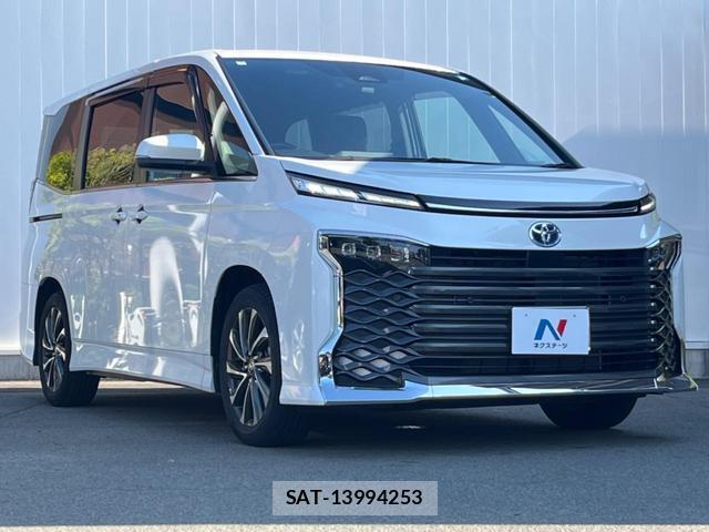 Toyota VOXY 2023-07 8690685-17
