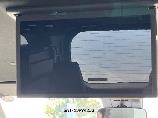 Toyota VOXY 2023-07 8690685-4