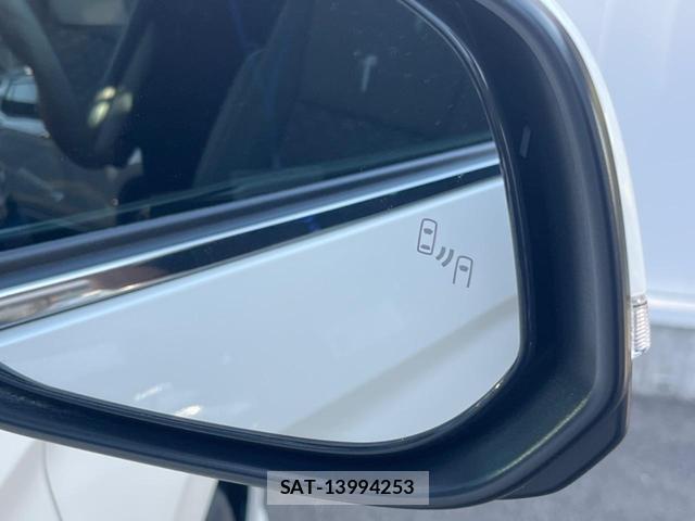 Toyota VOXY 2023-07 8690685-6
