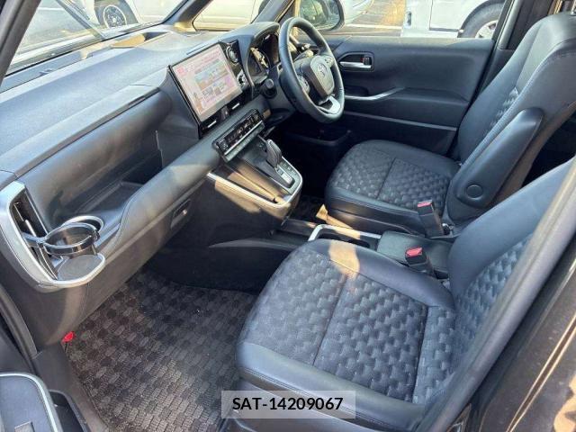 Toyota VOXY 2024-07 8690720-11