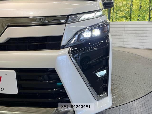 Toyota VOXY 2019-02 8690730-11