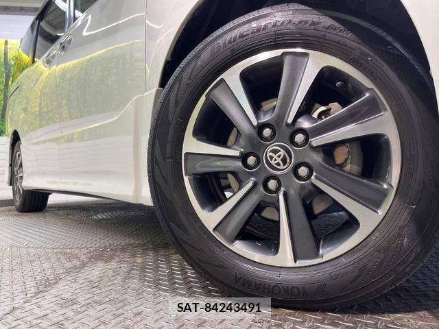 Toyota VOXY 2019-02 8690730-12