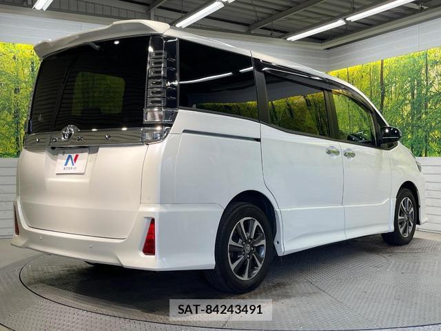 Toyota VOXY 2019-02 8690730-16