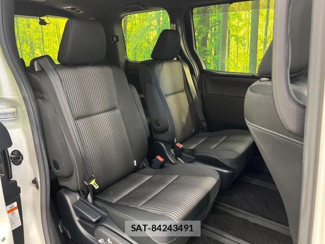 Toyota VOXY 2019-02 8690730-8