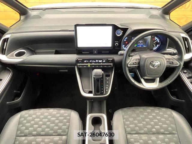 Toyota VOXY 2022-12 8690820-1