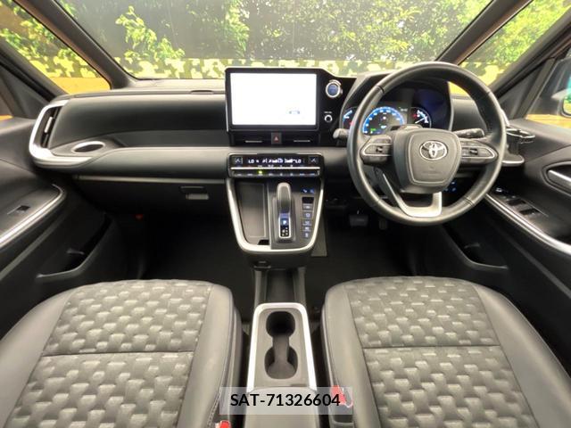 Toyota VOXY 2022-08 8690823-1