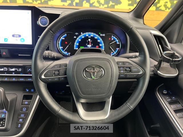 Toyota VOXY 2022-08 8690823-10
