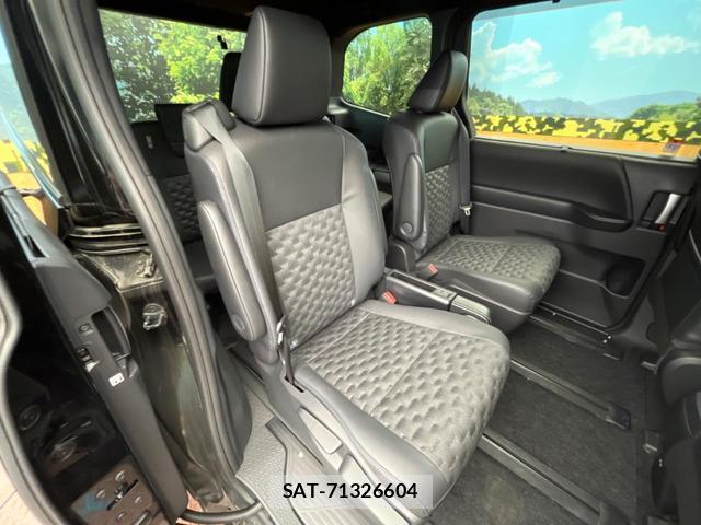 Toyota VOXY 2022-08 8690823-7