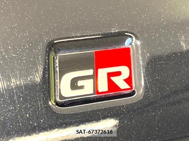 Toyota VOXY 2023-09 8691038-2