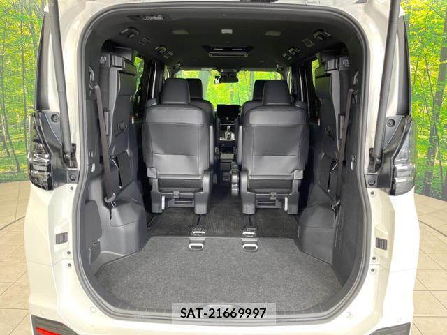 Toyota VOXY 2023-11 8691069-10