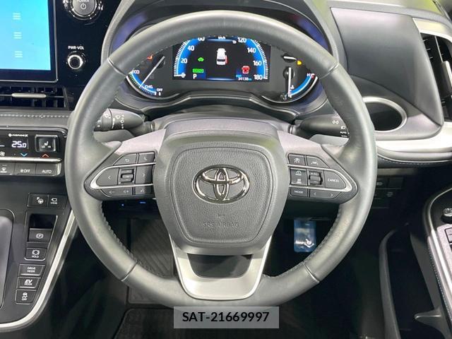 Toyota VOXY 2023-11 8691069-11