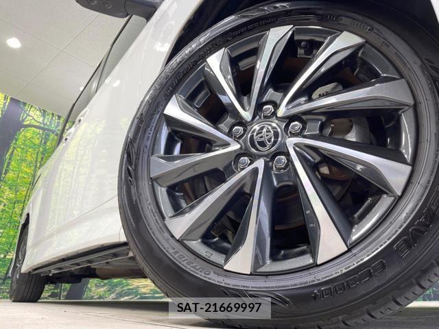 Toyota VOXY 2023-11 8691069-13