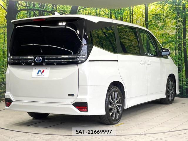 Toyota VOXY 2023-11 8691069-16