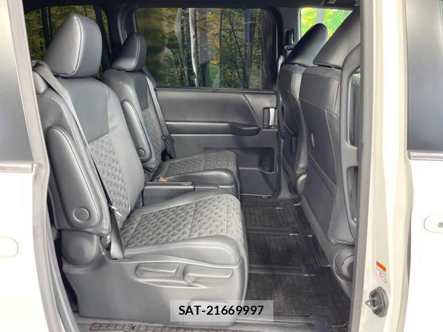 Toyota VOXY 2023-11 8691069-8