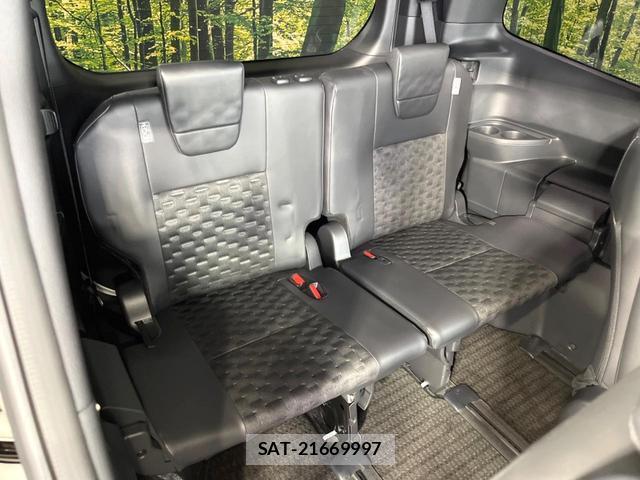 Toyota VOXY 2023-11 8691069-9