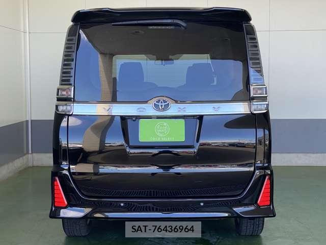 Toyota VOXY 2021-03 8691282-1