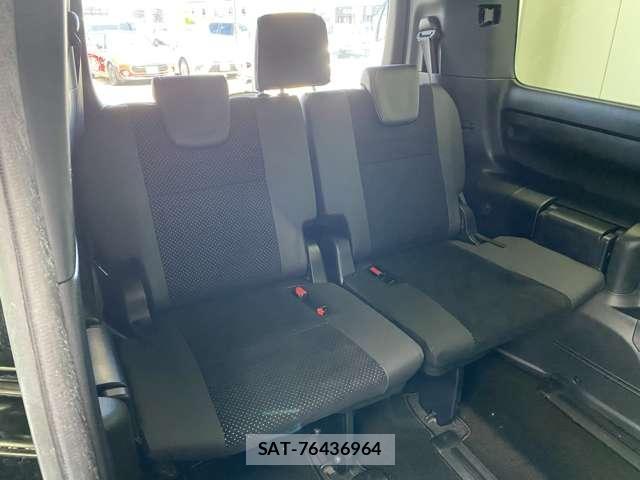 Toyota VOXY 2021-03 8691282-10