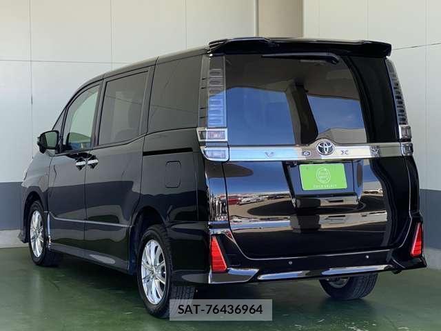 Toyota VOXY 2021-03 8691282-12